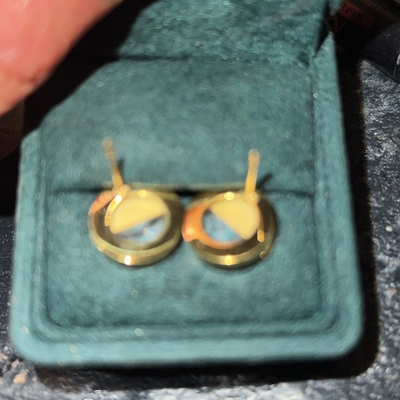 New gold tone fashion earrings - Picture 4 of 4